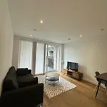 Nalla Deluxe Apartment